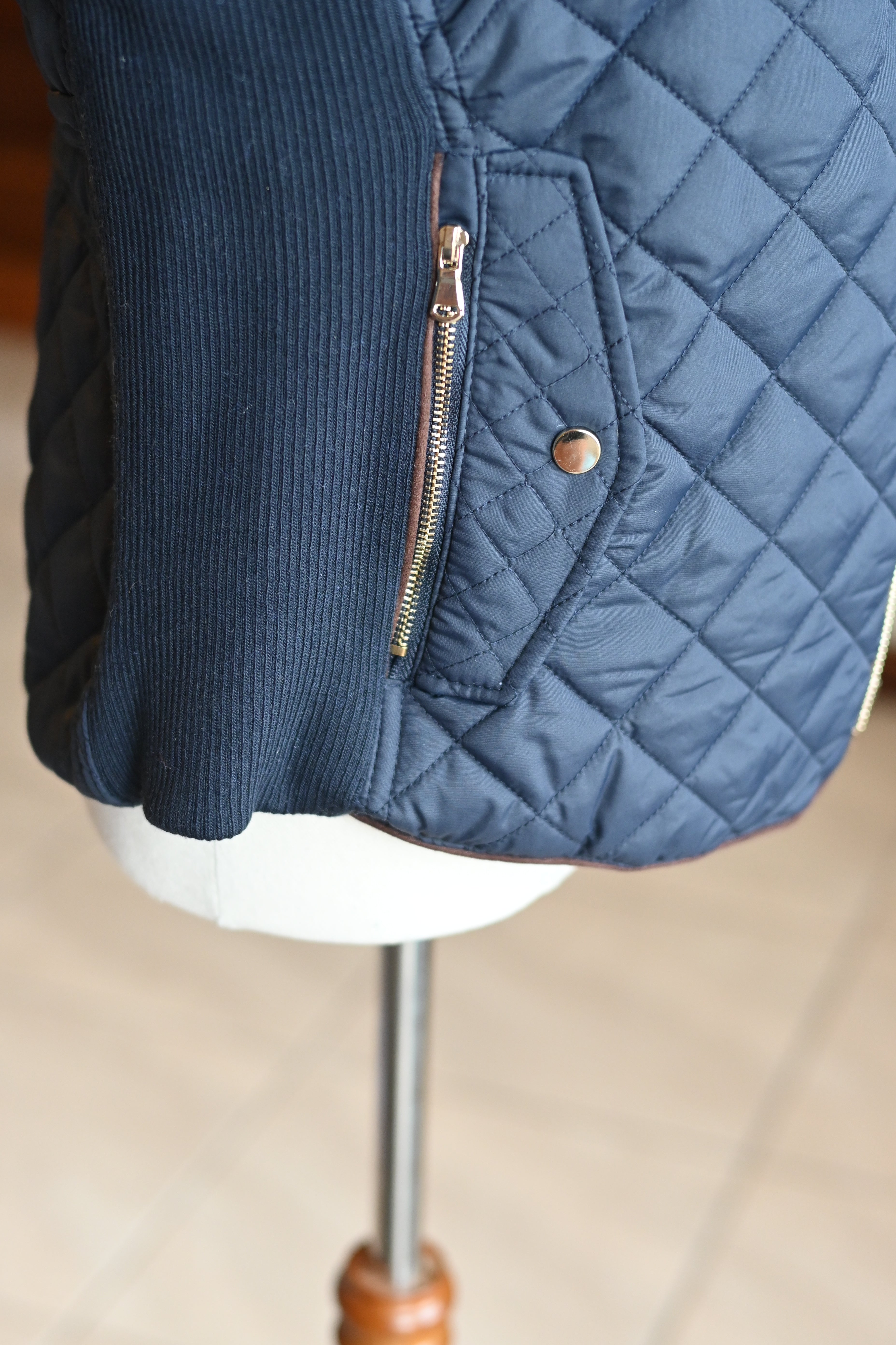 Curvy Suede Piping Quilted Padding Vest