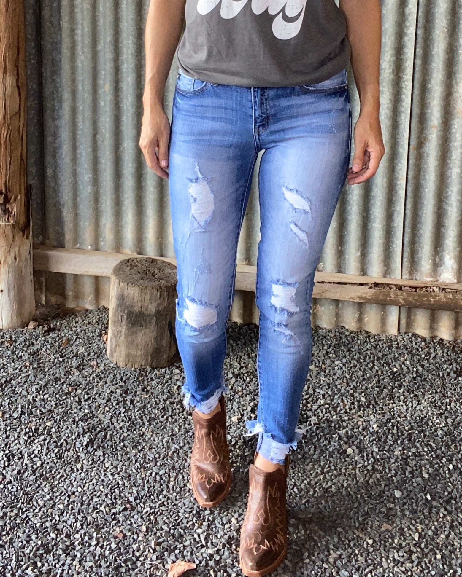 KanCan Comfy Distressed Skinnys