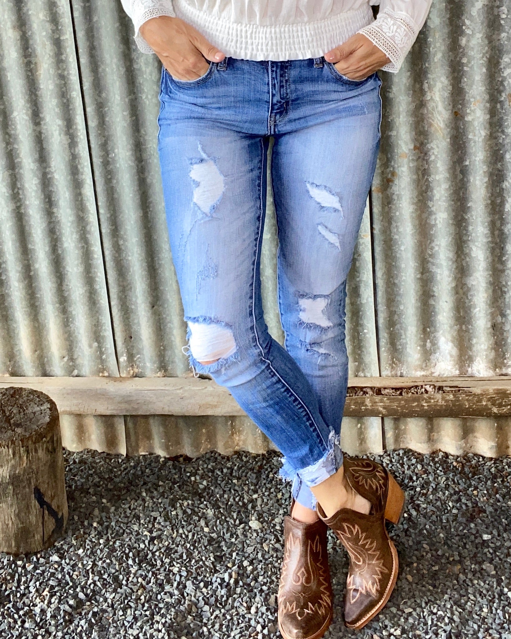 KanCan Comfy Distressed Skinnys