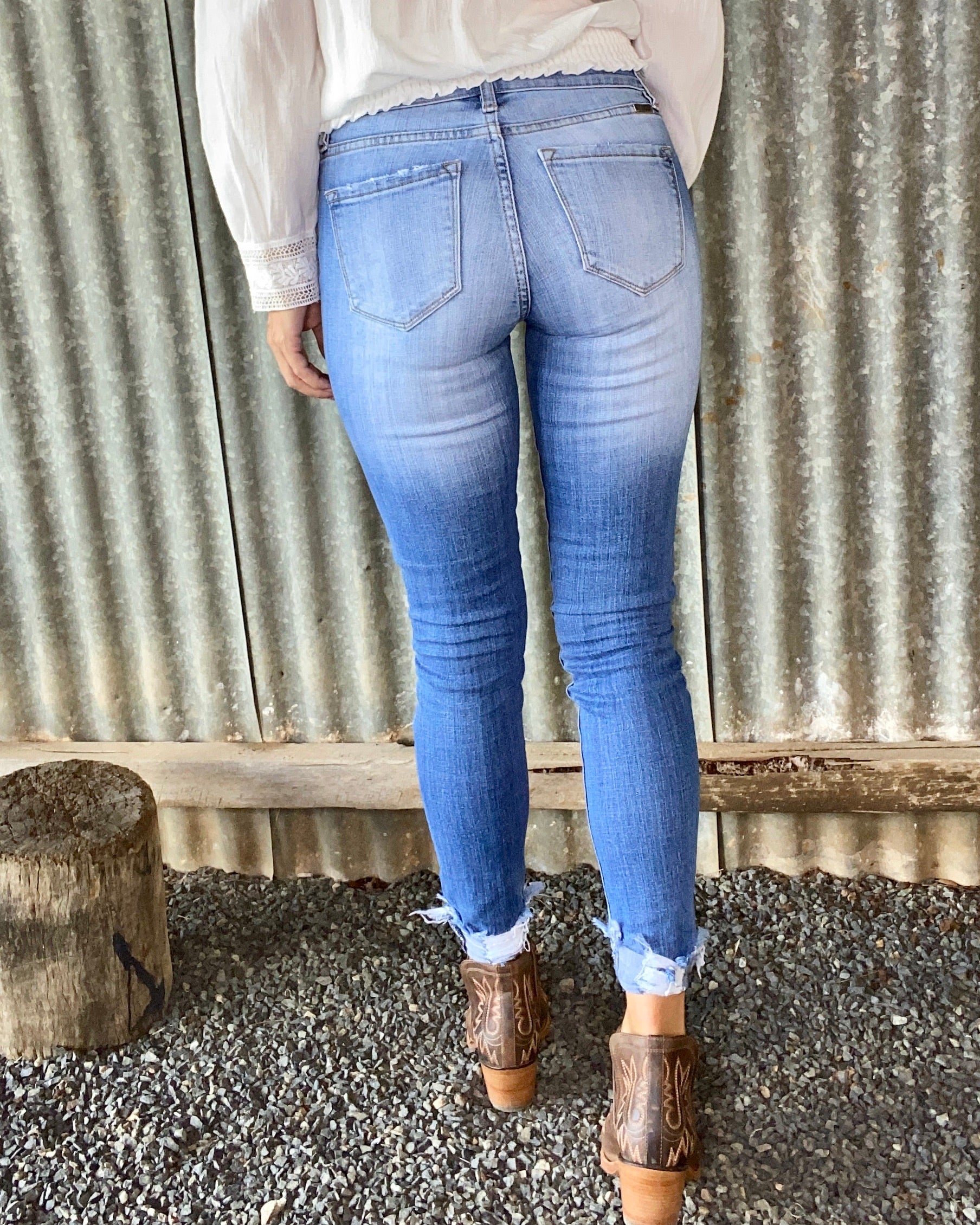 KanCan Comfy Distressed Skinnys