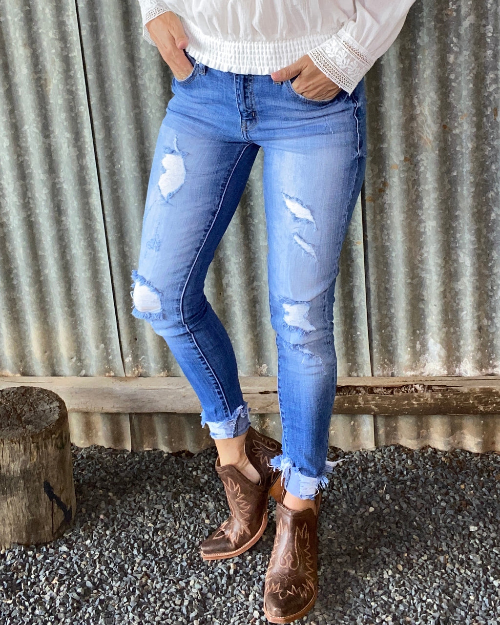 KanCan Comfy Distressed Skinnys